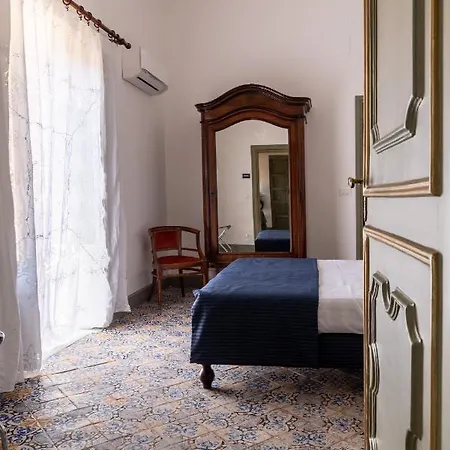 Apartment Ajutamicristo Domus By Domusicily *